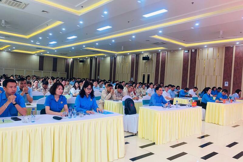 C&aacute;c đại biểu tham dự Hội nghị tập huấn an to&agrave;n lao động. Ảnh: Trường Sơn