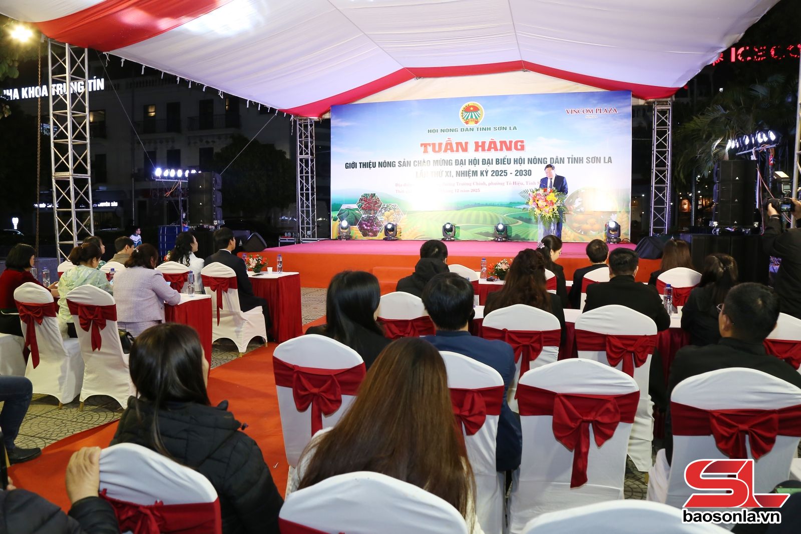 Khai mạc Tuần hàng giới thiệu nông sản chào mừng Đại hội Đại biểu Hội Nông dân tỉnh Sơn La