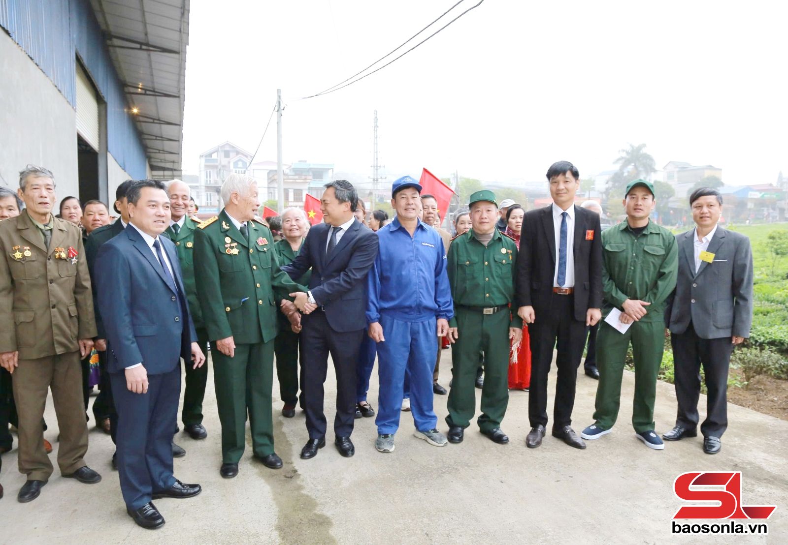 Đồng chí Chủ tịch UBND tỉnh Sơn La dự khai mạc và bỏ phiếu tại phường Thảo Nguyên