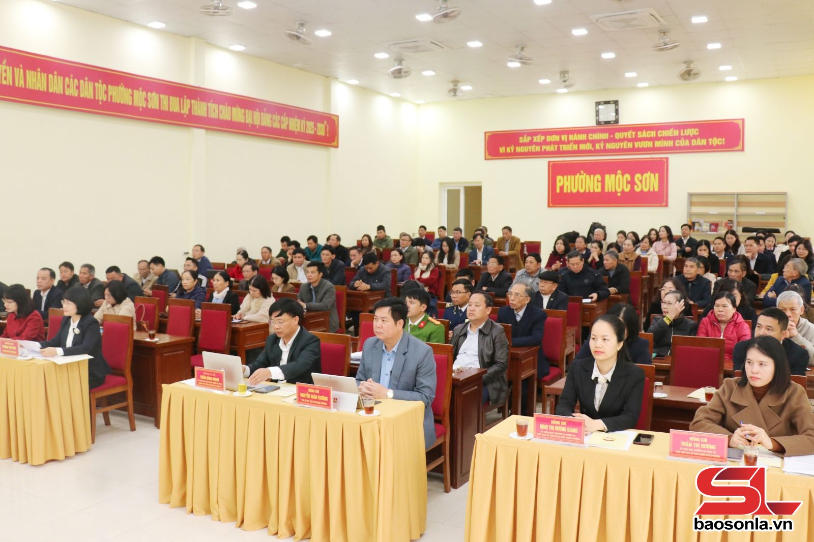 Kết nối, nói lên tiếng nói nguyện vọng của cử tri đến các cấp có thẩm quyền