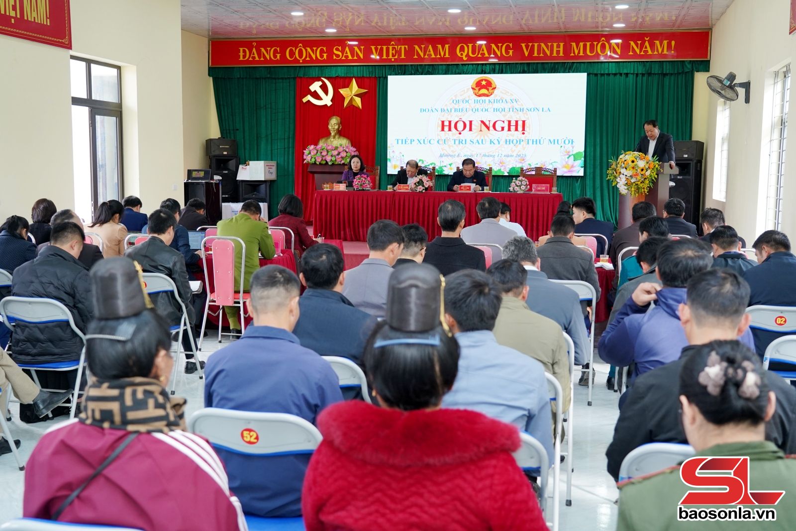 Đoàn đại biểu Quốc hội tỉnh Sơn La tiếp xúc cử tri xã Mường É