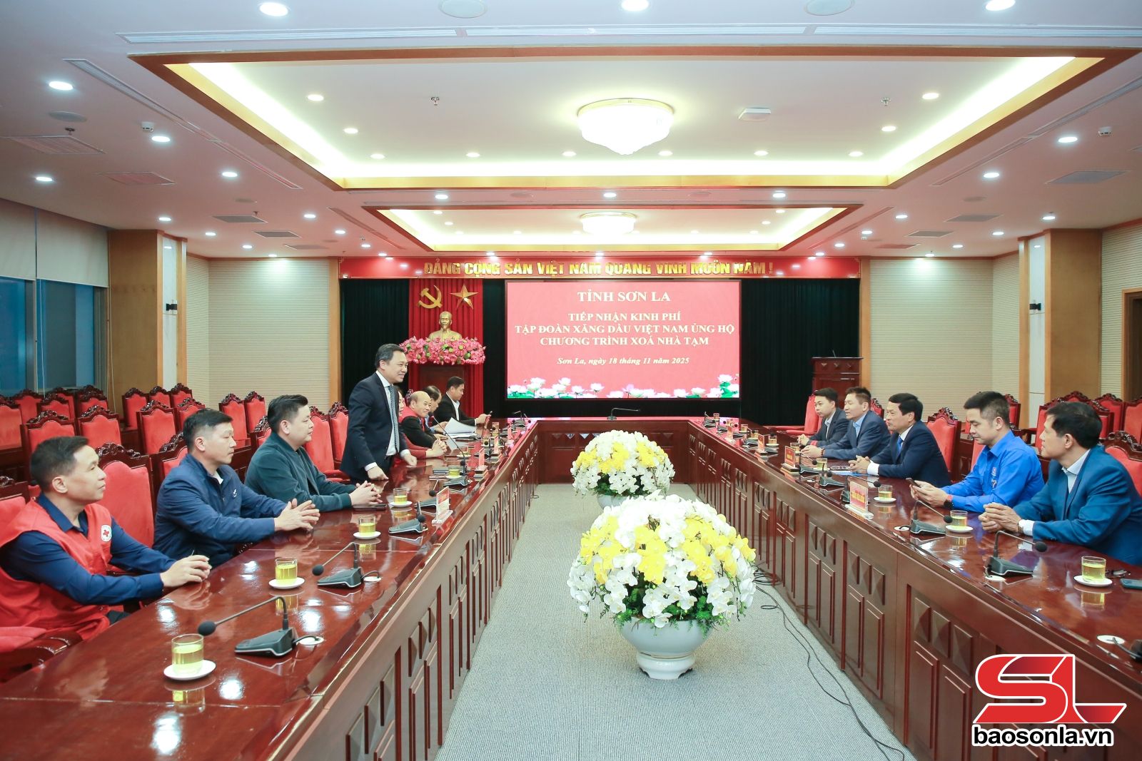 Tập đoàn Xăng dầu Việt Nam ủng hộ chương trình xóa nhà tạm trên địa bàn tỉnh Sơn La