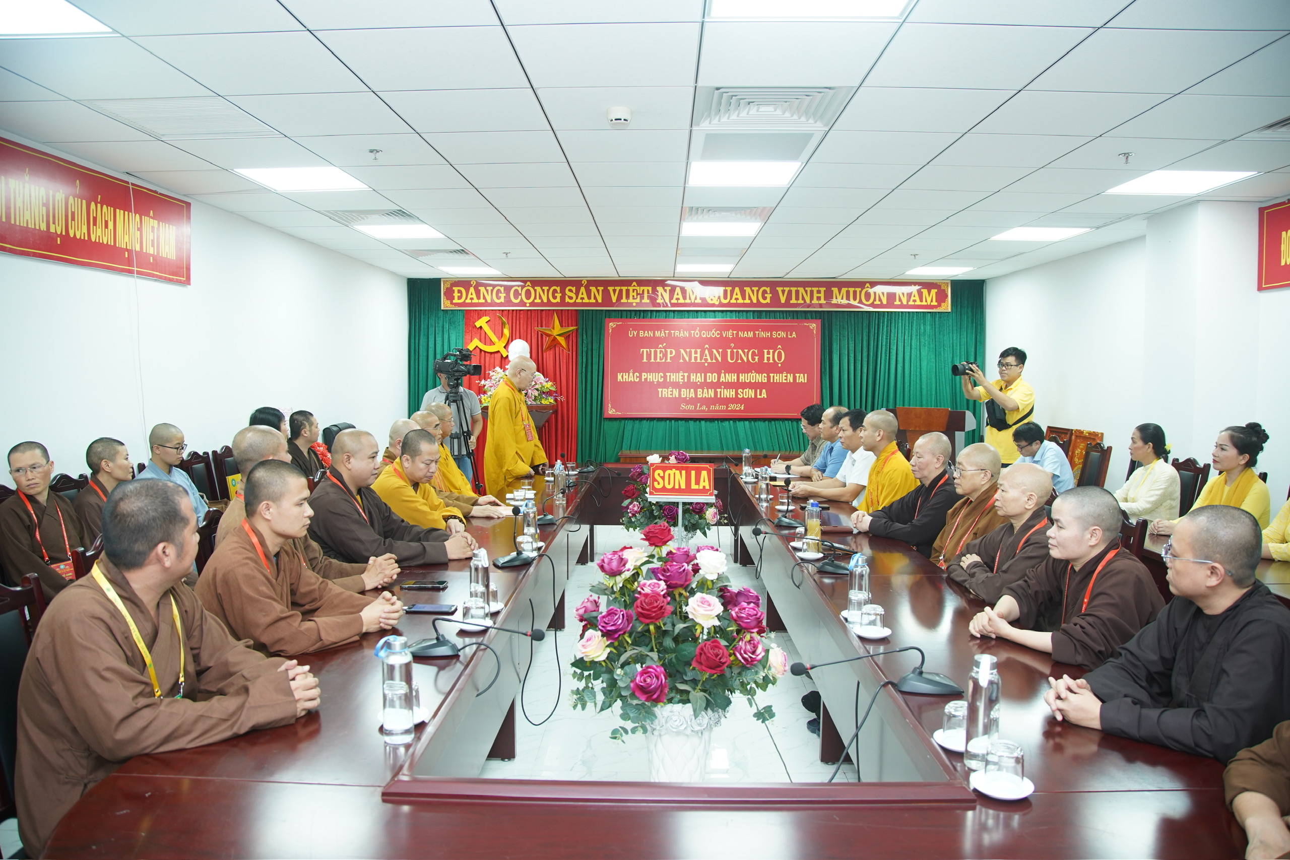 Giáo hội Phật giáo Việt Nam ủng hộ người dân vùng thiên tai tỉnh Sơn La