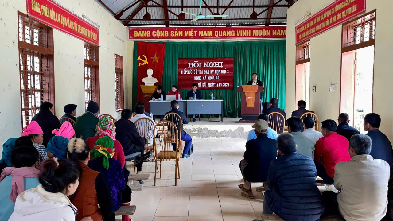 Tổ đại biểu số 1 HĐND xã Pắc Ngà tiếp xúc cử tri sau Kỳ họp thứ ba HĐND xã khoá XX tại bản Nà Sài