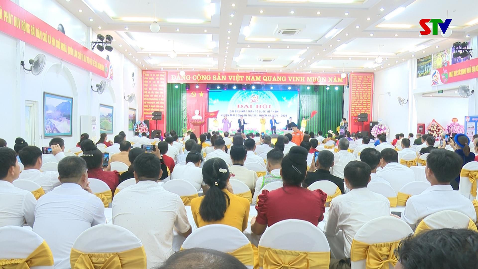 Ông Nguyễn Văn Vinh tái cử chức vụ Chủ tịch Ủy ban MTTQ Việt Nam huyện Mai Sơn khóa XXI